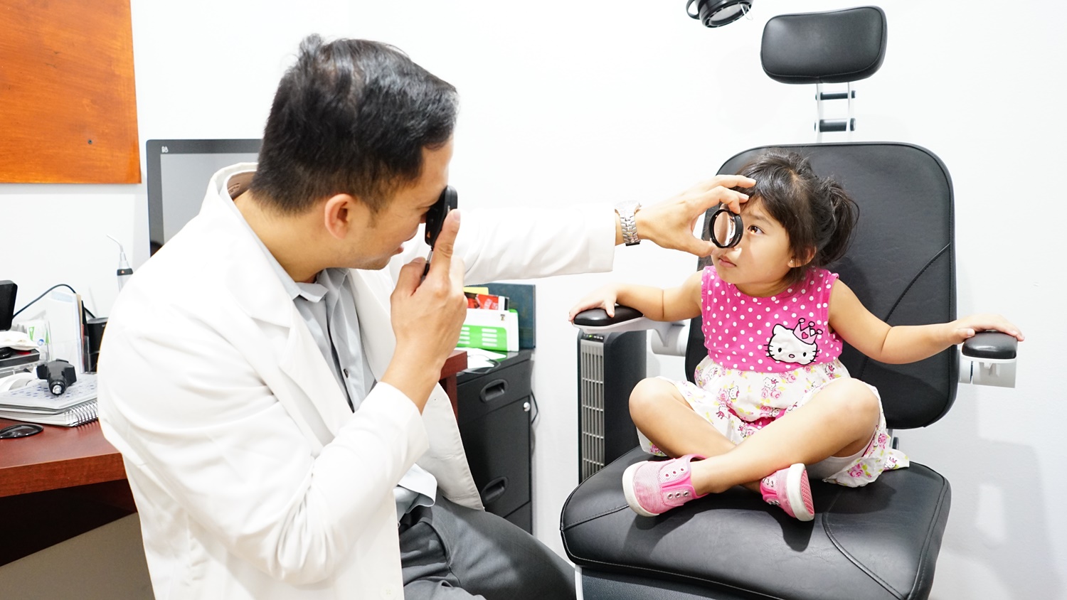 Dr. Thien Tran with child patient